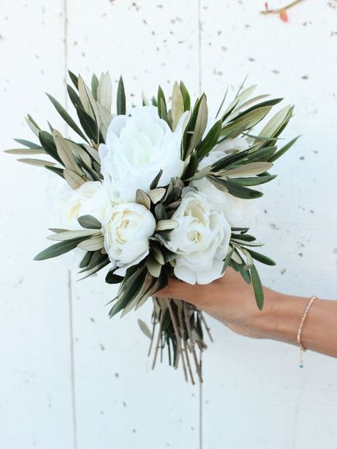 pinterest: camilleelyse ♡ Olive Leaf Bouquet, Diy Wedding Flowers Bouquet, Bouquet Greenery, Leaf Bouquet, Olive Branch Wedding, Olive Wedding, Greenery Bouquet, Flower Bouquet Diy, Wedding Festivities