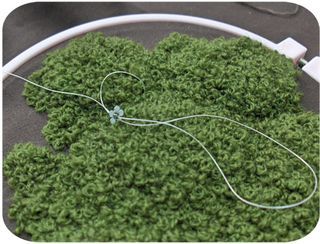 Pixie Moss Tutorial: wow. moss made out of french knots... Crewel Embroidery Tutorial, Vintage Crewel, French Knot Stitch, French Knot Embroidery, Crewel Embroidery Kits, Crazy Quilting, French Knots, French Knot, Crewel Embroidery