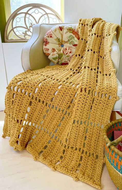 Daisy Farms Crochet Patterns, Daisy Farm Crafts Crochet, Easy Crochet Patterns Free Beginners, Amanda Crochets, Chunky Blanket Diy, Daisy Farm Crafts, Daisy Farm, Daisy Crochet, Throw Blanket Pattern