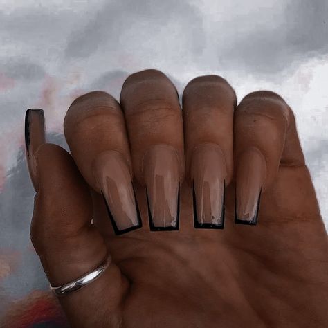 Prom Nails Acrylic Classy Almond, Gray Nails Gel, Ball Nails Acrylic, Autumn Nails Black Women, Dark Beige Nails, Nails On Black Hands, Nails Highlight Cover, Nails Highlight Cover Instagram, Nails Acrylic Hello Kitty