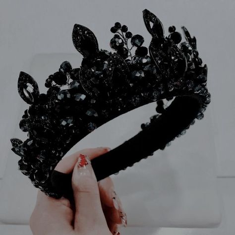 Black Tiara, Crown Aesthetic, Queen Aesthetic, Royalty Aesthetic, Royal Aesthetic, Beautiful Tiaras, Gaun Fashion, Dark Wedding, Black Crown