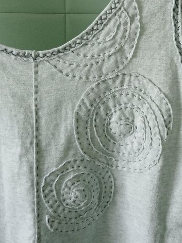 Alabama Chanin fitted top (wearable muslin #1) circle spiral applique Boro Stitching, Alabama Chanin, Reverse Applique, Sashiko Embroidery, Pola Sulam, 자수 디자인, Fitted Top, Embroidery Inspiration, Embroidery Techniques