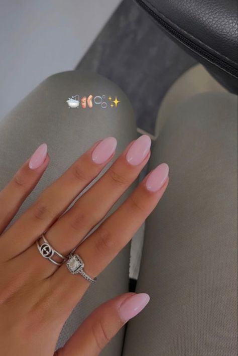 Basic Biab Nails, Light Pink Nails Gel, Round Nail Ideas, Milky Pink Nails, Manikur Kuku, Milky Pink, Baby Pink Nails, Summery Nails, Casual Nails