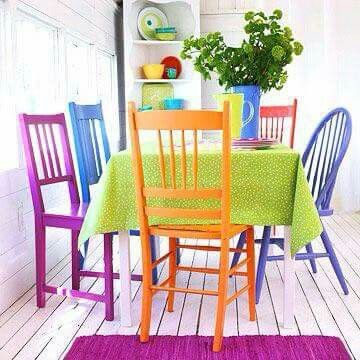 Color! Mismatched Chairs, Casual Dining Rooms, Dining Room Colors, Casa Vintage, Deco Boheme, Painted Chairs, Colorful Chairs, Funky Furniture, Kitchen Colors