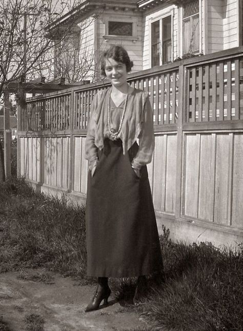 45 Charming Photos That Defined Fashion Styles of Edwardian Women ~ Vintage Everyday 1916 Fashion, Edwardian Women, 1910s Fashion, Old Photography, 20th Century Fashion, Black And White Landscape, Evolution Of Fashion, Vintage Everyday, Edwardian Fashion