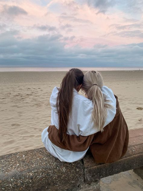 Scream Aesthetic, Coastal Granddaughter Outfits, Blonde And Brunette Best Friends, Vision Board Pics, Vision Board Images, Vision Board Photos, Vision Board Pictures, Girl Friendship, Life Vision Board