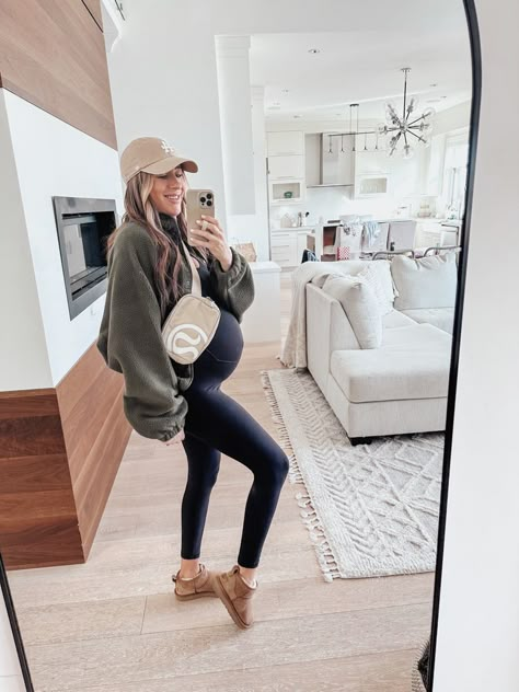 3rd Trimester Belly Pics, Maternity Athleisure Outfits Fall, Outfits To Wear While Pregnant, Pregnant Outfit Ideas Winter, 39 Weeks Pregnant Outfit, Sweatshirt Pregnant Outfit, Maternity Sporty Outfits, Cute Fall Outfits For Pregnant Women, Pregnant Athleisure Outfits