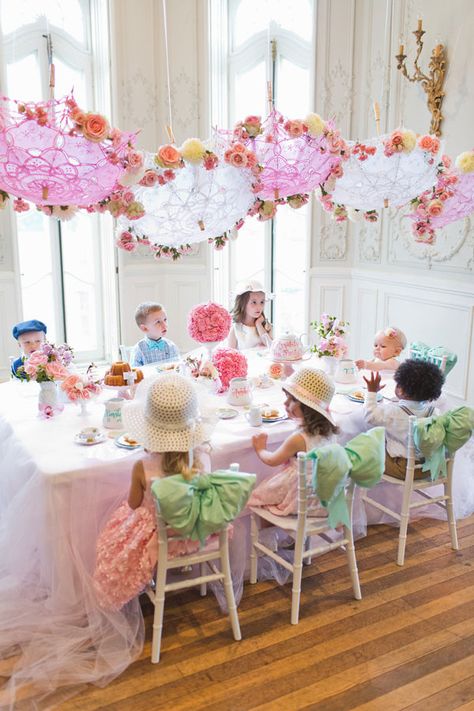 At some point in every little girl’s life, it’s time to have a tea party! So why not use the wonderful inspiration that comes from tea parties and throw the most Sweet Tea Birthday Party for little belles and beaus? Just because little ones are young, doesn’t mean they don’t deserve an amazing gathering in … Kids Tea Party Ideas Decoration, Tea Party Photo Backdrop, Tea Party Decor Ideas, Girls Tea Party Birthday, Modern Tea Party, Mimi Birthday, Kids Tea Party, Girls Tea Party, Princess Tea Party