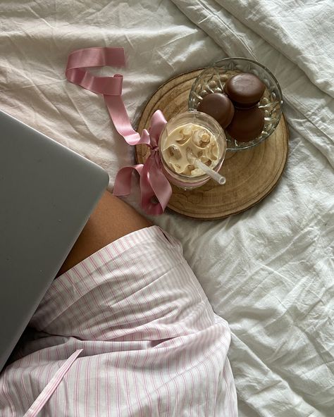 Pov: You love the pink aesthetic & romanticizing your life🌸🎧💓🎀 #pinkstuff #pinkaesthetics Romanticing Life, Scandi Wallpaper, Slow Lifestyle, Light Girls, Bow Wallpaper, Pretty Pink Princess, Activities For Girls, Romantic Girl, Girls Diary