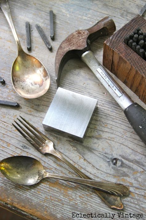 Diy Metal Stamping, Metal Stamping Projects, Old Silverware, Metal Stamping Diy, Silverware Crafts, Fork Jewelry, Flatware Jewelry, Silverware Art, Stamping Projects