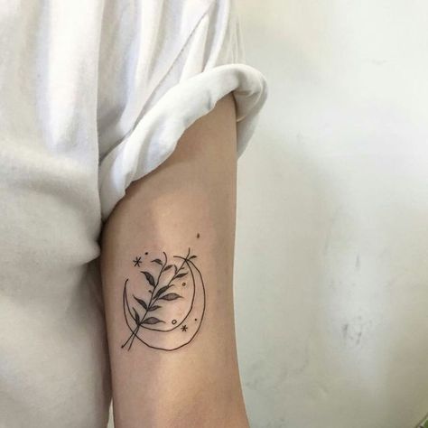 minimalist moon flower tattoo Kunst Tattoos, Shape Tattoo, Muster Tattoos, Pattern Tattoo, Tattoo Trends, Minimal Tattoo, Skin Art, Piercing Tattoo, Mini Tattoos