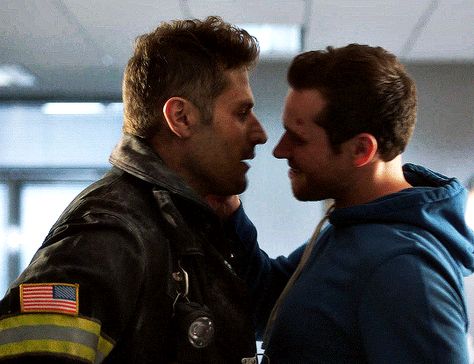 9 1 1 Buck And Tommy, Buck And Tommy Kiss, Evan Buckley And Tommy Kinard, Oliver Stark Gif, Buck And Tommy, The Boys Aesthetic, 9 1 1 Tv Show, Hot Firefighter, Queer Characters