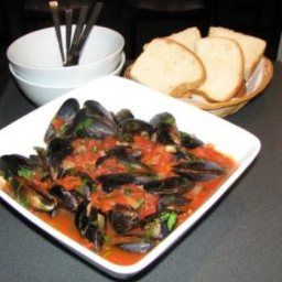 It will save you a trip to Pizza Bellaroma in Fremantle. Make sure you have some great bread to soak up the juices. - Chilli Mussels Coconut Curry Mussels, Chilli Mussels, Grilled Mussels, Curry Mussels, Baked Mussels, Steamed Mussels, Mussels Recipe, Linguine, Spicy Recipes