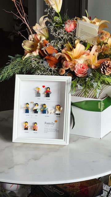 Lego Family Portrait, Lego Frame Diy, Personalized Lego Figures, Lego Family Frame, Lego Frames Ideas, Lego Diy Gifts, Lego Quotes, Lego Gift Ideas, Lego Presents