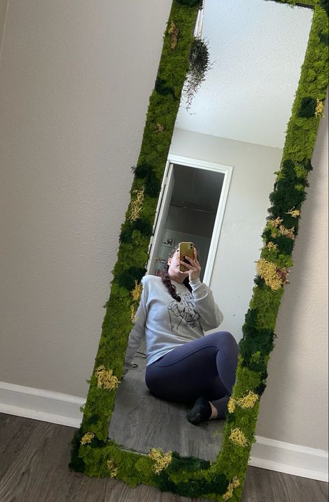 Mirror from walmart. Moss from Michaels. Decorated Mirror Diy, Diy Floral Mirror, Moss Mirror, Decorated Mirror, Green Room Decor, Vintage Bedroom Furniture, Colorful Room Decor, Cottage Room, Mirror Makeover