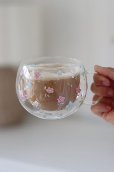 Round Double Wall Glass Mug - Springtime | Pretty Little Home Double Walled Glass Mugs, Aesthetic Home Accessories, Glass Mug Painting Ideas, Cute Glassware, Aesthetic Glass Cups, Aesthetic Stuff To Buy For Your Room, Cute Coffee Mugs Aesthetic, Painted Glass Cups, Mug Decorating Ideas