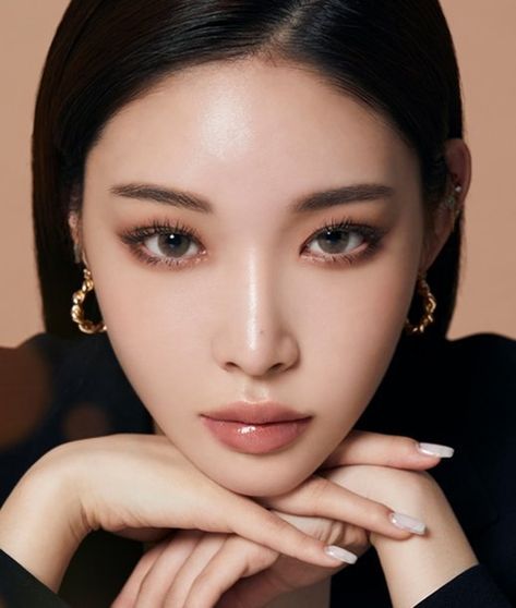 #chungha #kimchungha #kpop Bday Photoshoot, Asian Makeup Looks, Korean Makeup Look, Soft Makeup Looks, Korean Eye Makeup, Brown Makeup, Photoshoot Idea, Asian Eye Makeup, Stage Makeup