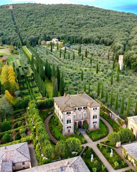 Tuscan Home Exterior, Villa Cetinale, Roman Garden, Villa Toscana, Beautiful Villa, Dream Mansion, Tuscan House, Beautiful Houses Interior, Italian Villa