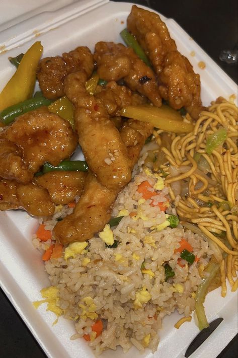 Hood Chinese Food, Chinese Food Aesthics, Chinese Food Aethstetic, Wattpad Ideas, Rice Chicken, China Food, Panda Express, Food Babe, Homemade Snacks