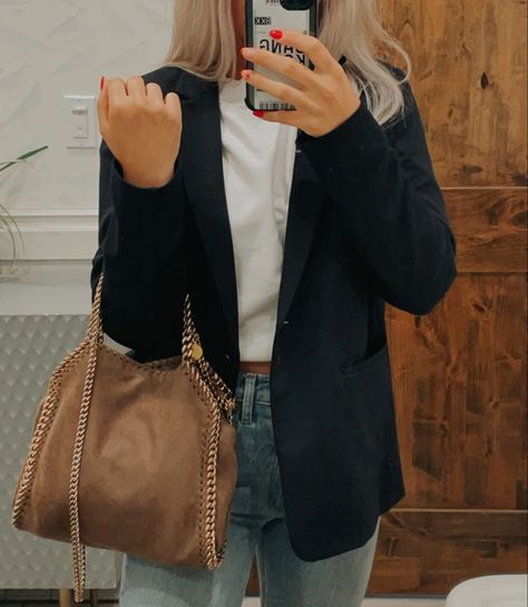 Stella Mccartney Outfit, Falabella Bag, Stella Mccartney Falabella, Stella Mccartney Bag, Stella Mccartney, Fashion Inspiration, Luxury Bags, Bucket Bag, Style Inspiration