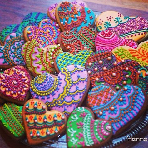 Curly Fries: MEHNDI NIGHTS: Henna Lounge Biscuits Henna Cake, Mehndi Night, Iced Biscuits, Shaped Cookies, Indian Wedding Inspiration, Heart Shaped Cookies, Indian Wedding Cakes, Cookie Favors, Beautiful Cookies