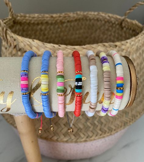 Surfer Bracelets, Gold Ornaments, Heishi Beads, Pearl Shell, Jewelry Business, How To Make Beads, Arm Band, Necklaces Bracelets, Diy Jewelry