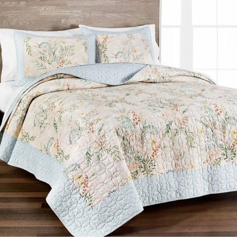 New Martha Stewart Collection Wildflower Bouquet Full/Queen Quilt Only. It Was A Display With No Tears, Holes Or Stain. It Looks New. It Does Not Come With It's Original Packaging. Add Floral Charm To Any Bedroom With The Wildflower Bouquet From Martha Stewart Collection, Featuring A Reversible Floral Design. Quilt Dimensions: 88" 92" Shams Not Included. Floral Design Created For Macy's Fabric: Cotton; Fill: Cotton Machine Washable Shabby Chic Bedrooms Romantic, Pink Shabby Chic Bedroom, Martha Stewart Quilts, Quilt Dimensions, Martha Stewart Bedding, Bedroom Quilts, Floral Duvet Cover, Shabby Chic Bedroom, Wildflower Bouquet