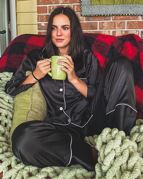 get cozy this winter in our solid pants pajama sets 🖤 🖤 add your monogram or custom text to the front pocket for less than $5! Black Pajama Pants, Satin Pajama Pants, Satin Pyjamas, Pajamas Pants, Black Pajamas, Black Bridesmaids, Bridesmaid Pyjamas, Bridal Party Robes, Wedding Robe