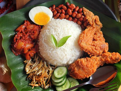 Free Food Delivery, Baked Caprese Chicken, Masakan Malaysia, Malaysian Cuisine, Street Food Market, Creamy Corn, Caprese Chicken, Nasi Lemak, Malaysian Food