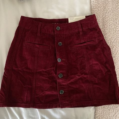 Dark Red Clothes, Maroon Clothing, Dark Red Skirt, High Wasted Skirt, Y2k Mini Skirt, Plaid Pleated Mini Skirt, 1960s Outfits, Downtown Outfits, Best Friend Outfits