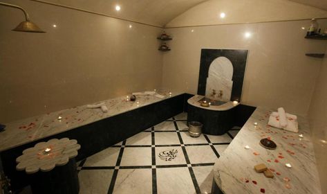 Découvrir le Maroc: Hammam Beldi Arabian Bathroom, Moroccan Hammam, Moroccan Bath, Sauna Design, Steam Bath, Pool Sizes, Business Space, Salon Interior Design, Spa Design