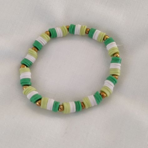 Green Slush Breaded Bracelet Fimo, Cute Green Bracelet Ideas, Green Bracelet Patterns, Green Clay Bead Bracelet Ideas, Bread Bracelet, Bracelets Preppy, Clay Bead Bracelet Ideas, Bead Bracelet Ideas, Clay Bracelets