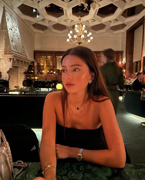 Dinner n drinks🍷 Cr: @dearecica | Instagram Dinner Night Outfit, Date Night Outfit Dress, Dinner Date Night Outfit, Dinner Date Dress, Dinner Outfit Classy, Date Night Outfit Classy, Dinner Date Outfits, Black Strapless Dress, Classy Aesthetic