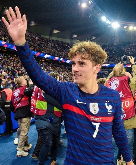 Antoine Griezmann France, Griezmann France, Antoine Griezmann, Ideas Style, Home Ideas, Soccer, Style Inspiration, France, Football