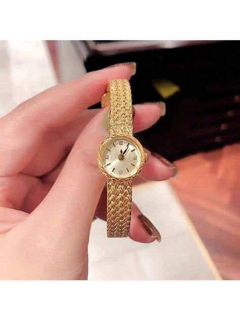 1pc Vintage Style Small Dial Quartz Women's Watch With Copper StrapI discovered amazing products on SHEIN.com, come check them out! Vintage Mode, Women's Watches, Women's Watch, Wrist Watches, Vintage Stil, Amazing Products, Quartz Watch, Style Vintage, Womens Watches