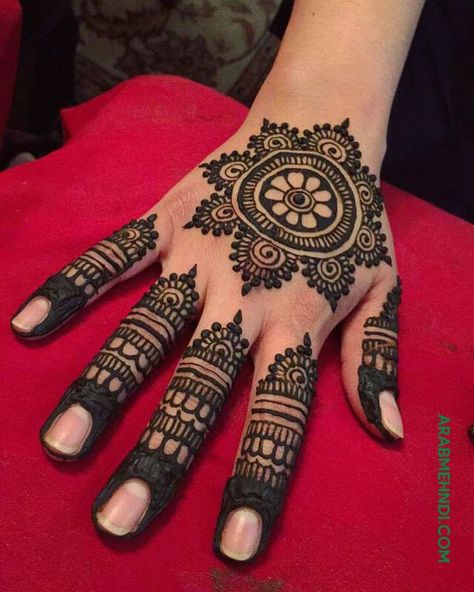 50 Bhai Dooj Mehndi Design (Henna Design) - October 2019 Round Mehndi Design, Henne Tattoo, Bhai Dooj, Tato Henna, Mehndi Designs Bridal Hands, Henna Art Designs, Simple Henna Tattoo, Tattoo Henna, Design Henna