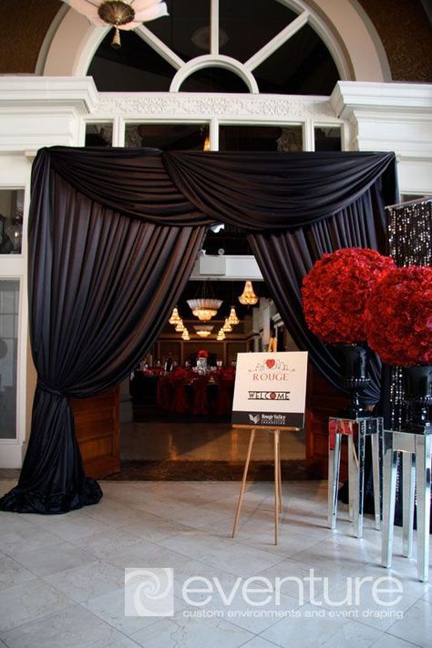 Grand Entrance with Black Drapery and Red Rose Arrangements on Mirror Pedestals – shared by Eventure Red Rose Arrangements, Gala Ideas, Prom Decor, Wedding Backdrop Design, Wedding Event Design, Hollywood Party, Gatsby Wedding, Gala Dinner, Backdrop Design