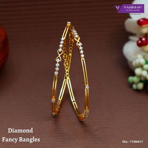 Vaibhav Jewellers 18k Diamond Fancy Studded Bangle 173MA11 Antique Necklaces Design, Gold Bangles For Women, New Gold Jewellery Designs, Antique Gold Jewelry Indian, Gold Bangle Set, Modern Gold Jewelry, Gold Mangalsutra Designs, Bangles Design, Gold Bride Jewelry