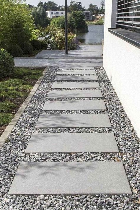 The concrete stepping blocks leading to the house always looks appealing. The straight pathway with pebbles is easy to maintain. Front Garden Entrance, Front Yard Walkway, Walkway Landscaping, Pathway Landscaping, Walkways Paths, Side Yards, Gravel Garden, Garden Entrance, Garden Walkway