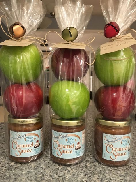 Apple Bundles, Apple Teacher Gifts, Appreciation Gifts Diy, Teacher Holiday Gifts, Apple Teacher, Teacher Appreciation Gifts Diy, Apple Gifts, Easy Christmas Gifts, Best Teacher Gifts