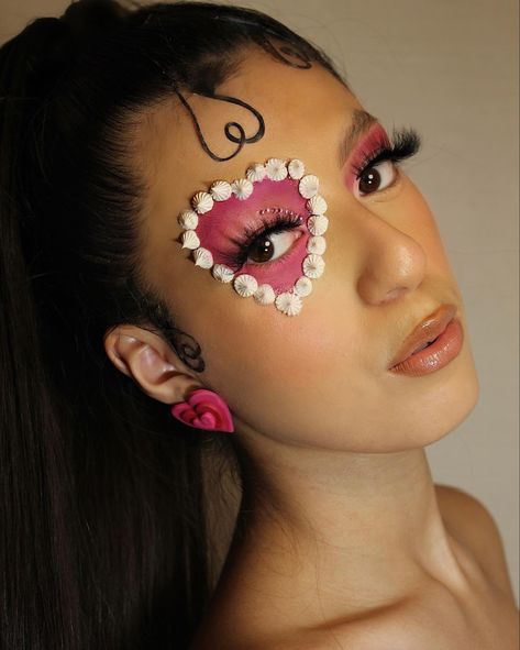 Cake Makeup Look, Heart Eyes Makeup, Heart Clown Makeup, Heart Face Paint, Valentines Editorial, Heart Makeup Look, Cupid Makeup, Heart Eye Makeup, Cake Face Makeup