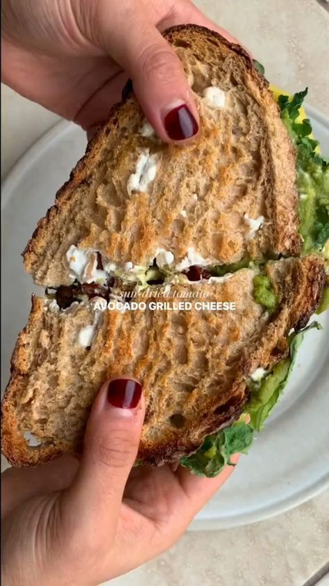 Tomato Avocado Grilled Cheese, Avocado Grilled Cheese, Tomato Avocado, Avocado Sandwich, Plant Based Cookbook, Cheese Toast, Mashed Avocado, Think Food, Idee Pasto Sano