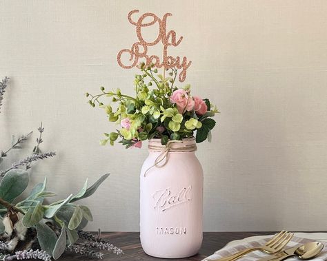 Oh Baby Topper on a Quart Size Pink Mason Jar with Artificial Flowers Baby Shower Simple Centerpieces, Mason Jar Baby Shower Centerpieces, Baby Shower Flower Decorations, Baby Shower Centerpieces Girl, Centerpieces For Baby Shower, February Baby Showers, Baby Shower Table Centerpieces, Centerpieces For Tables, Chalk Paint Mason Jars