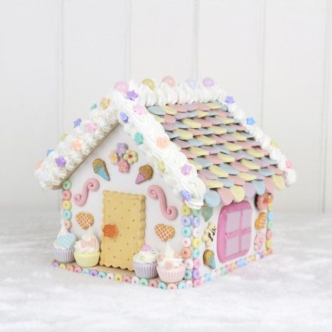 Gingerbread House Cute, Polymer Clay Gingerbread House, Faux Gingerbread House, Clay Gingerbread House, Cupcake House, Polymer Clay Gingerbread, Faux Gingerbread, Clay Gingerbread, Homemade Gingerbread House