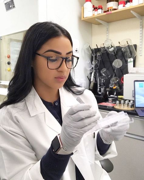 In my element 👩🏽‍🔬 #LatinainSTEM Karla Zuniga, Nursing Goals, Weeks Of Pregnancy, Nurse Inspiration, Medical Student Motivation, Nurse Aesthetic, Doctor Outfit, Med School Motivation, Medical Laboratory Science