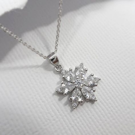 Snowflake Snowflake, Dainty Jewelry Necklace, Snowflake Jewelry, Dainty Diamond Necklace, Snowflake Necklace, Horn Necklace, Magical Jewelry, Necklace For Girlfriend, Which Is Better