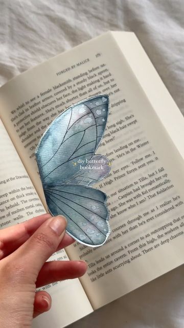 Kan on Instagram: "Cute little diy book mark I’ve been seeing around 🦋

#bookmark #bookstagram #bookreels #booklover #booktube #booknerd #booktok #diycrafts #butterfly #crafts" Bookmark Aesthetic, Butterfly Bookmark, Diy Bookmark, Aesthetic Diy, Watercolor Butterfly, Diy Butterfly, Watercolor Bookmarks, Diy Bookmarks, Butterfly Crafts