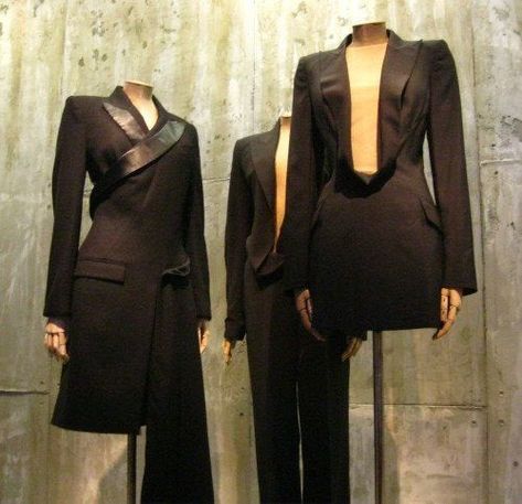 Mcqueen Savage Beauty, Beauty Exhibition, Alexander Mcqueen Savage Beauty, Kids Dungarees, Rope Dress, Savage Beauty, Iconic Dresses, Tuxedo Dress, Safari Jacket