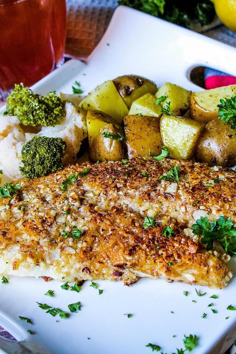 Almond Crusted Tilapia for Two Almond Crusted Fish, Fresh Fish Recipes, Crusted Fish, Crusted Tilapia, Seven Fishes, Cooking For 2, Almond Crusted, Tilapia Recipes, Healthy Recipes Easy