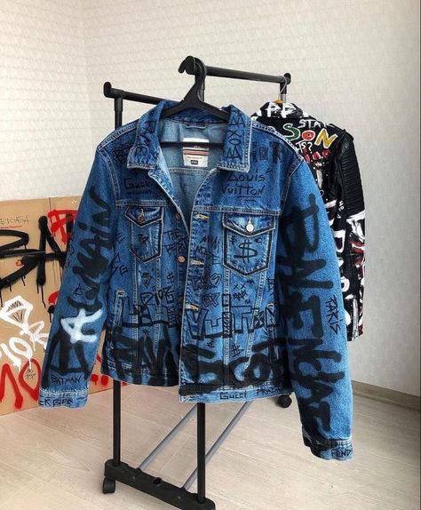 Custom Denim Jacket Men, Black Metal Fashion, Stylish Jeans For Men, Denim Diy Clothes, Custom Denim Jacket, Big Men Fashion, Diy Jacket, Concept Clothing, Custom Denim